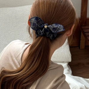 Chouchous à Cheveux Plaid Vintage Avec Nœud en Polyester Coton Élastiques Porte Queue de Cheval Avec Pendentif Métal Femmes Filles