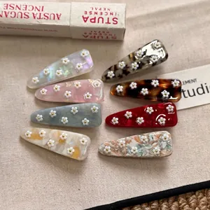 Set di 8 fermagli per capelli in acetato colorato con fiori a forma di goccia e triangolo