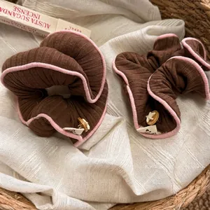Rosa und braune gestrickte Seestern-Haargummis-Set mit Holzknopf-Verzierung