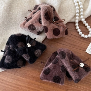 Pince à Cheveux Femme Automne Hiver à Pois en Peluche avec Nœud Fausse Fourrure Accessoires Cheveux Doux et Élégants