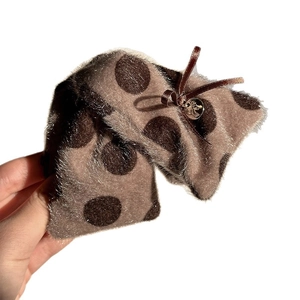 Pince à cheveux en fausse fourrure à pois avec nœud marron et kaki pour femmes