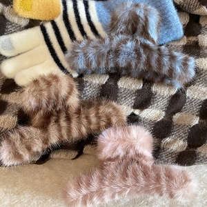 Korean Style Plush Hair Claw Clip Large Faux Fur Striped Leopard Print Shark Clip For Women Thick Hair Winter Hair Accessories