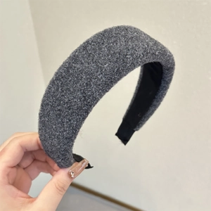 Detail of grey wool sponge headband showing thick knitted texture and comfortable lining