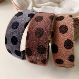 Plush polka dot wide headbands in grey and brown for a vintage autumn winter look