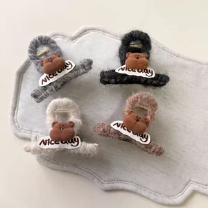 Pinces à cheveux mignonnes en feutre coréen avec ours en peluche en quatre coloris