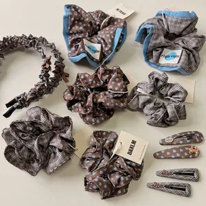 Set di Accessori per Capelli in Tessuto Dolce Coreano Blu Marrone Plaid Cuore Pois Scrunchies Cerchietto Pieghettato Mollette