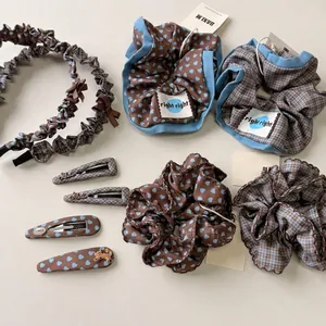 Set accessori per capelli stile coreano con elastici a quadri blu e marroni e clip