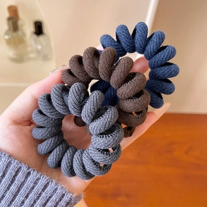 Lot de trois élastiques spirale vintage en bleu marine, marron et gris avec tissu sergé
