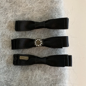 Barrettes à Nœud en Satin Noir Élégantes Avec Accents de Künstliche Perles d'Imitation et Plaque Métallique Style Coréen pour Femmes