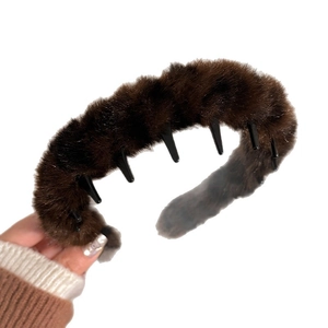 Serre-tête en fausse fourrure marron avec peigne intérieur pour volume et maintien