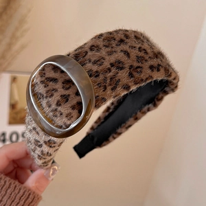 Detail of wide leopard print plush headband with amber resin buckle for vintage style