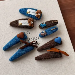 Barrettes à cheveux en tricot ours brun et ensemble de nœuds bleus faits main