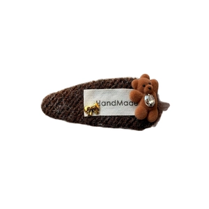 Barrette BB tricotée marron avec ours floqué, cristal et étiquette faite main pour fille