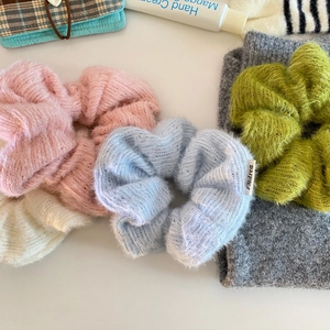 Winter-Strick-Haargummis in Pastellfarben mit weicher Wolltextur für Mädchen-Haarstyling