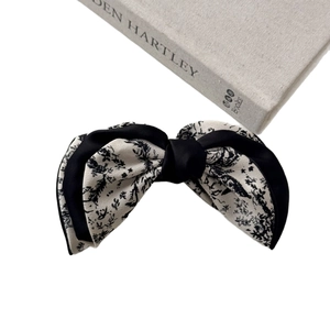 French vintage black and white floral print hair claw clip with a stylish bow design