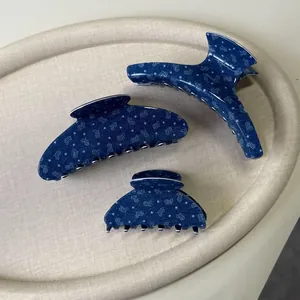 Set di tre pinze per capelli blu con stampa di cuori e stelle per acconciature eleganti