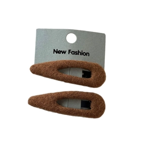 Lot de deux barrettes BB en velours marron foncé de style coréen sur carte de support