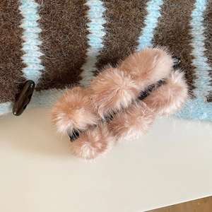 Barrette banane rose en peluche avec pompons doux pour femmes style automne hiver