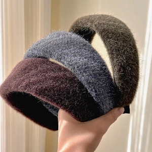 Three-piece set of thick retro wool hairbands in brown, blue-grey, and olive green