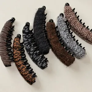Varie clip a banana con stampa leopardata e texture per acconciature a coda di cavallo