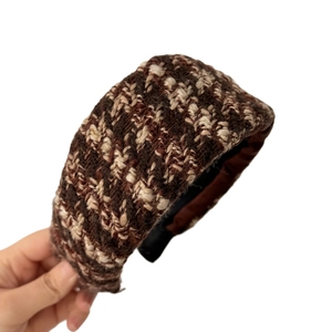 Eleganter Tweed-Haarreifen breit gestrickt in Braun und Beige für tägliches Haarstyling