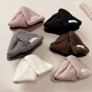 Lot de six pinces à cheveux en peluche aux couleurs d'automne avec étiquettes tissées