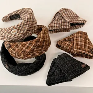 Barrettes à cheveux en tweed à carreaux vintage en marron et beige avec bouton décoratif