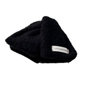 Pince à cheveux noire en peluche avec étiquette Little Freshness pour femmes