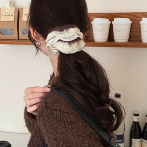 Chouchou géant style décontracté en dentelle beige et marron pour coiffures chignons