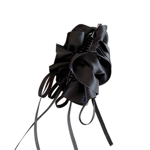 Eleganter schwarzer Satin-Bananenclip mit geschichteter Schleife für Damen-Haarstyling