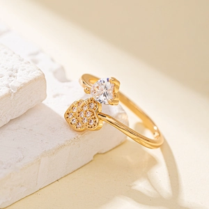 Bague ouverte dorée de luxe avec zircon en forme de cœur et accents micro-pavés