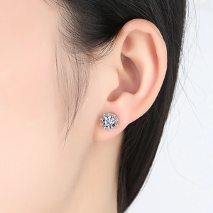 Boucles d'oreilles élégantes en argent et zircon avec serti couronne pour femmes