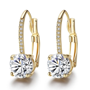 Élégantes boucles d'oreilles en or 18K avec pierres taille brillant et pavé scintillant