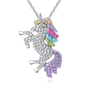 Collier licorne argenté étincelant avec cristaux arc-en-ciel et chaîne en argent fine