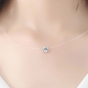 Collier minimaliste en fil de pêche transparent avec pendentif scintillant en zircone femme