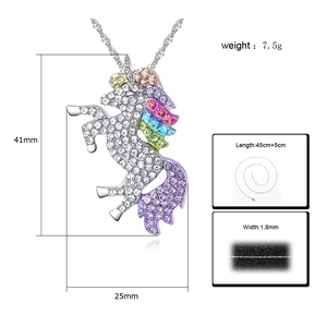 Tableau des tailles du collier licorne coloré avec dimensions du pendentif de 41mm