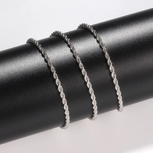Collier chaîne torsadée minimaliste en acier inoxydable de 3 mm avec design poli argent