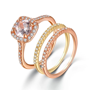 Set di tre anelli impilabili con zirconi micro-pavé e placcatura in oro rosa