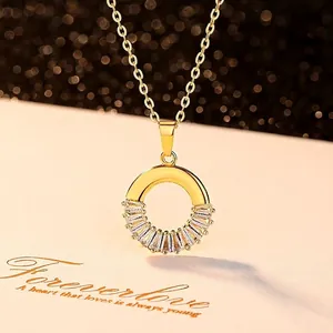 Collier Pendentif Rond en Zirconia Baguette Pour Femmes Chaîne Géométrique en Cuivre Plaqué Or Bijoux de Mode Cadeau