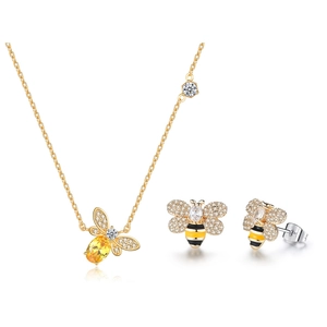 Détail de l'ensemble de bijoux abeille avec zircon jaune et finition plaquée or