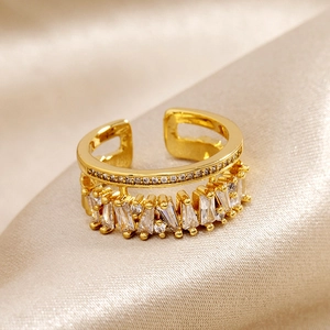 Luxuriöser verstellbarer Goldring mit mikro-gefassten runden und Baguette-Zirkonia