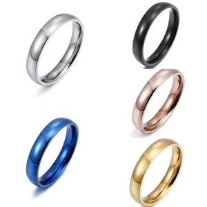 Bagues en acier inoxydable poli en finitions argent noir bleu or rose et or classique