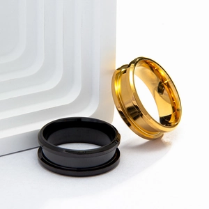 Anelli in acciaio inossidabile lucido oro e nero con design unico scanalato a forma di H