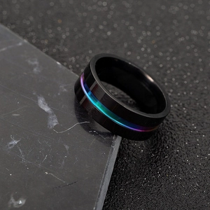 Bague Homme Minimaliste en Acier Inoxydable Noir Finition Brossée Mate Rainure Arc-en-Ciel Anneau de Mode Bijoux pour Homme Femme