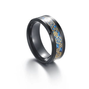 Bague steampunk en acier titane noir avec engrenages dorés et carbone bleu inlay