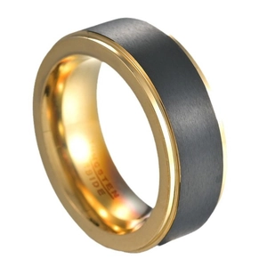 Anillo de carburo de tungsteno para hombre en negro cepillado y bordes dorados
