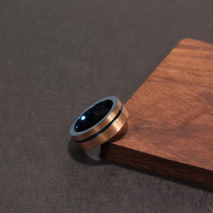Bague pour Hommes en Carbure de Tungstène Minimaliste Or Rose Brossé Rainure Bleue Confort Moderne Bijoux Cadeau