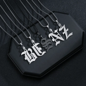 Collana con Ciondolo a Lettera Iniziale in Antico Inglese Gotico Acciaio Inossidabile Hip Hop Punk Alfabeto Ciondolo per Uomo Donna Gioielli