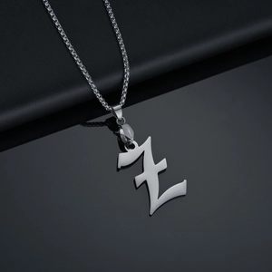 Collana con pendente a lettera Z gotica in argento lucido e catena a scatola
