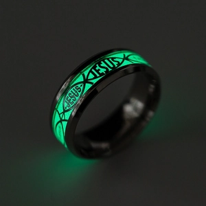 Bague en acier inoxydable noir avec texte Jesus lumineux vert et symbole Ichthys